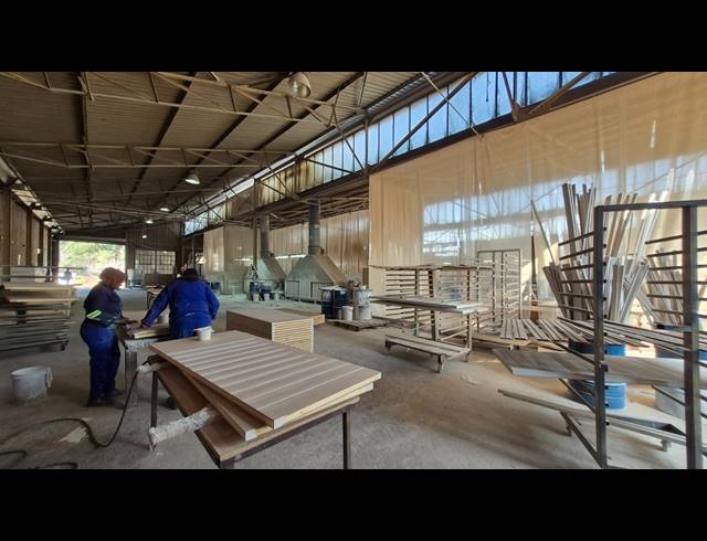 2,500M² FACTORY TO LET IN ANDERBOLT